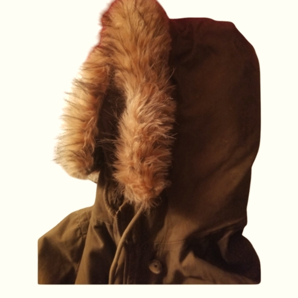 Old Navy green color with beautiful fur trimmed hood and inside faux fur. - Picture 4 of 7